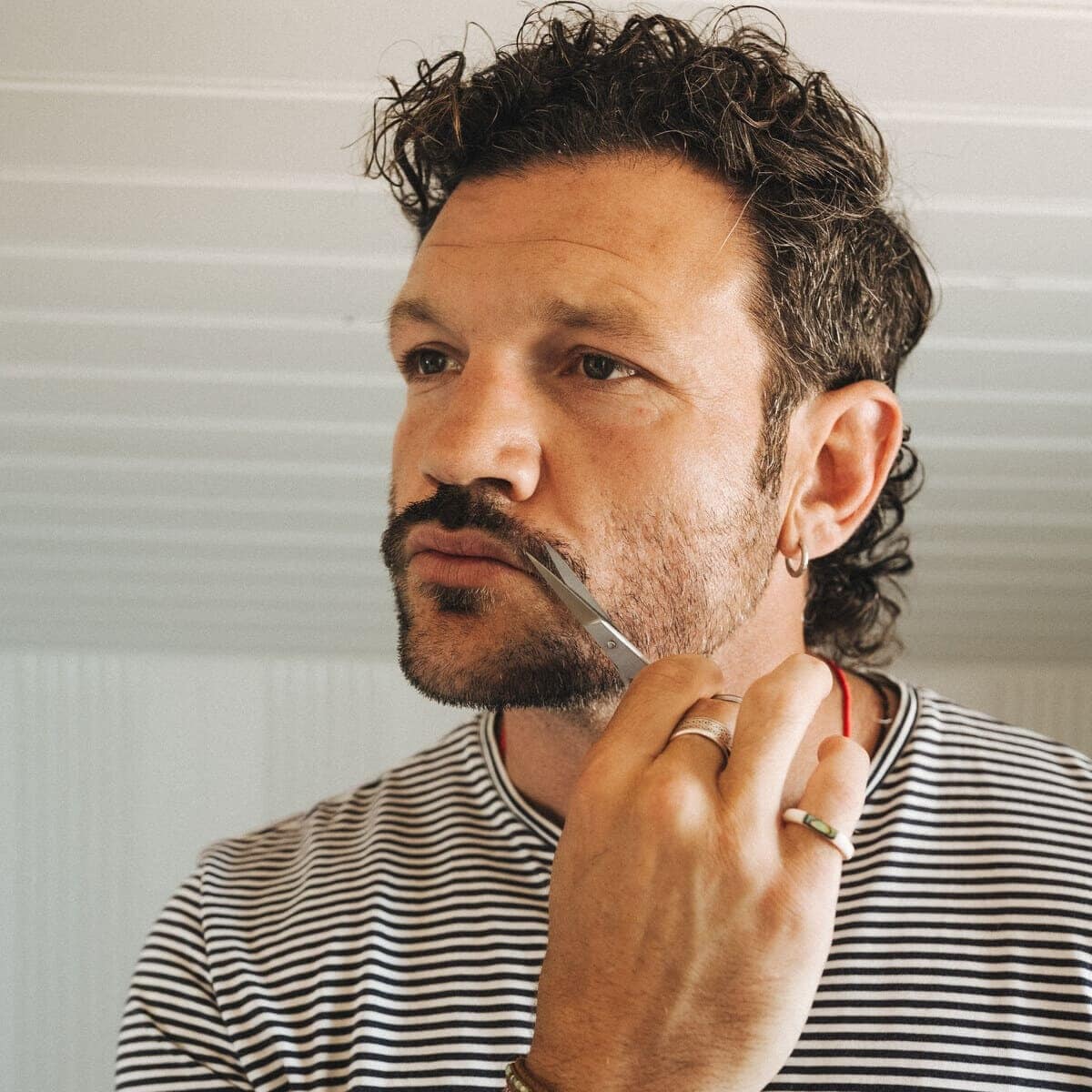 ciseaux barbe et moustache.jpg
