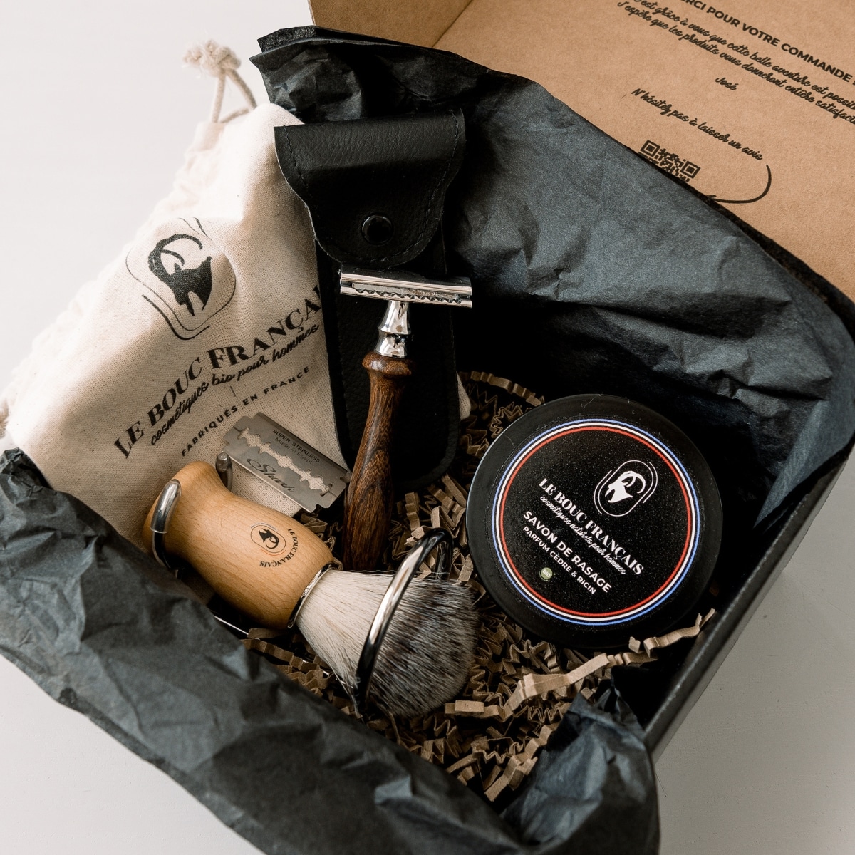 coffret rasage a l ancienne rasoir bois.jpg