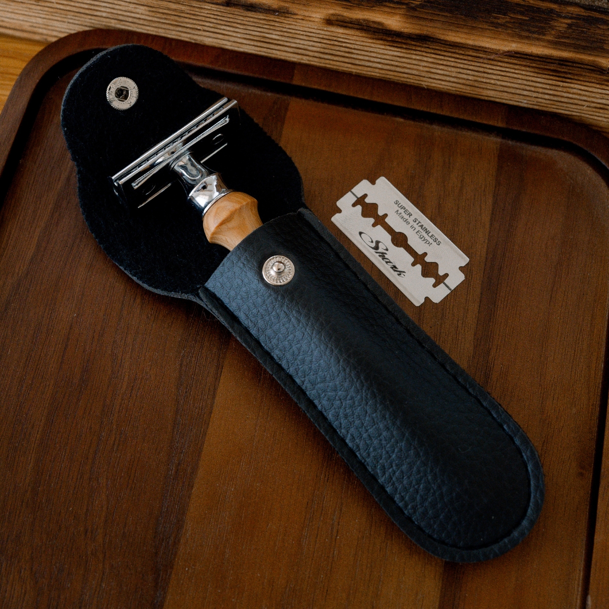 rasoir de surete avec son etui.jpg